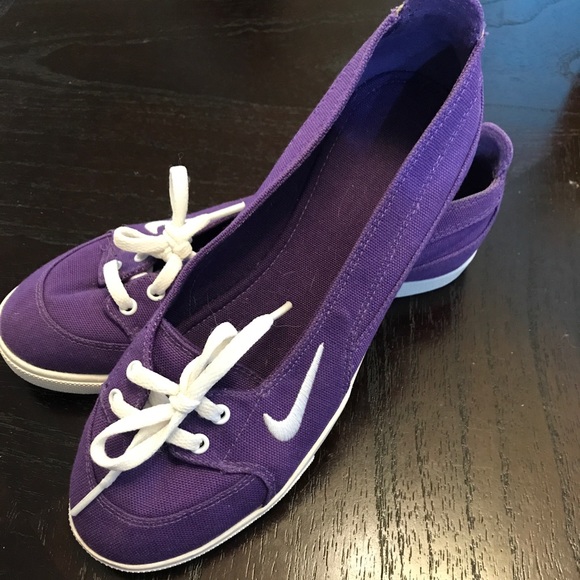 Nike slip on flats - Picture 2 of 4